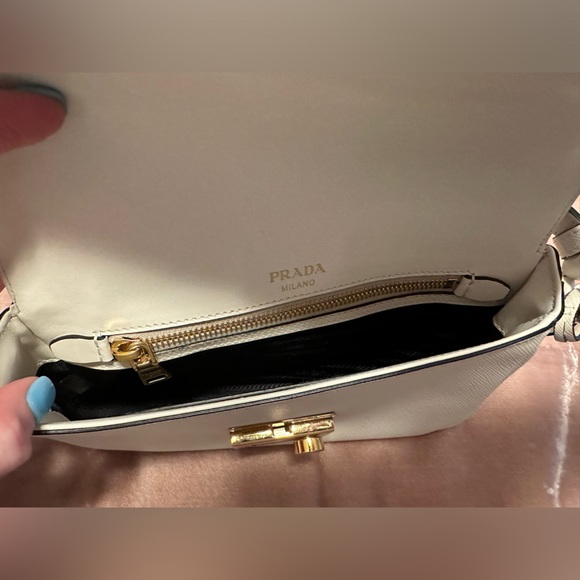 Beautiful Authentic Prada Purse - Saffiano Bianco - Picture 7 of 12